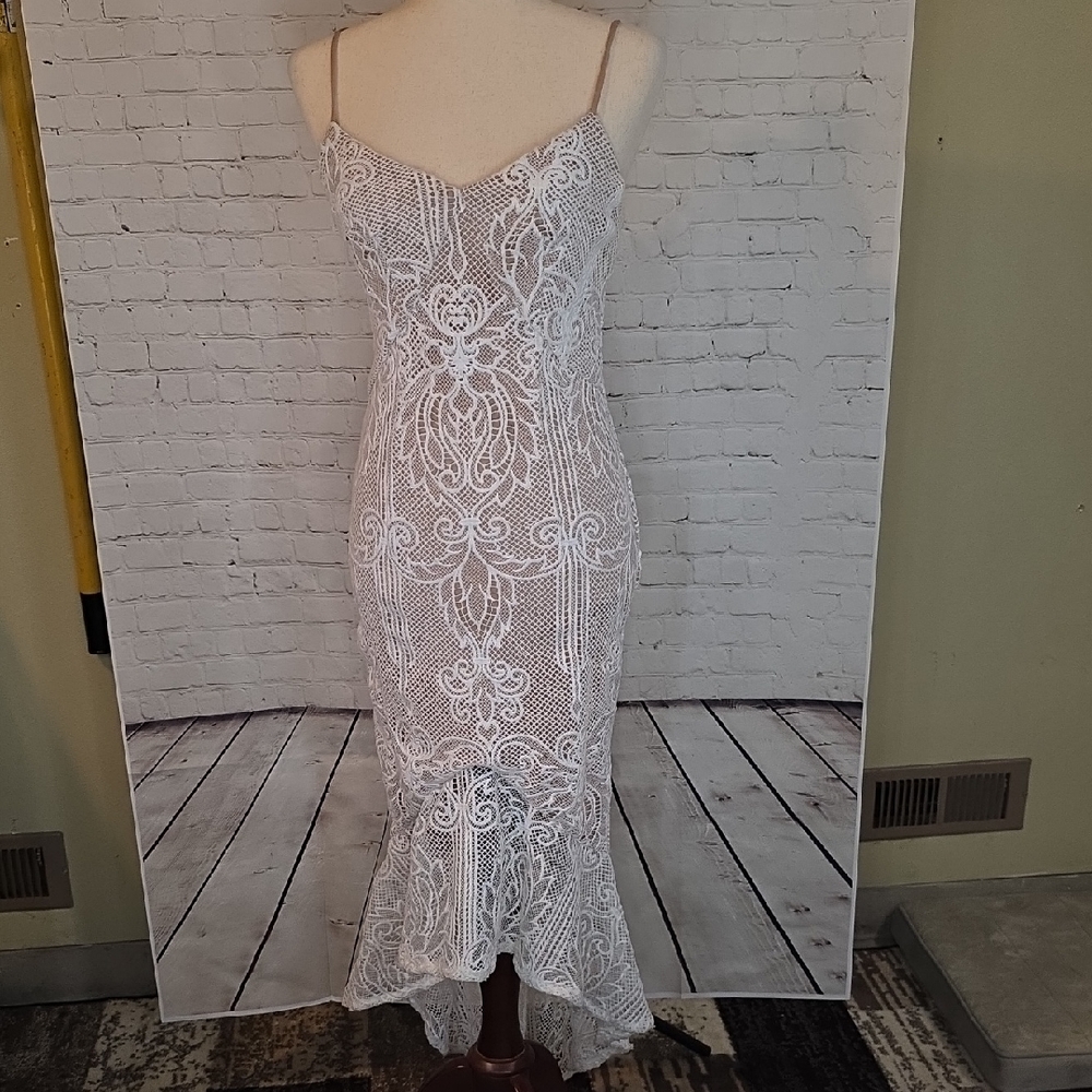 DO+BE White Lace Midi Dress with Spaghetti Straps